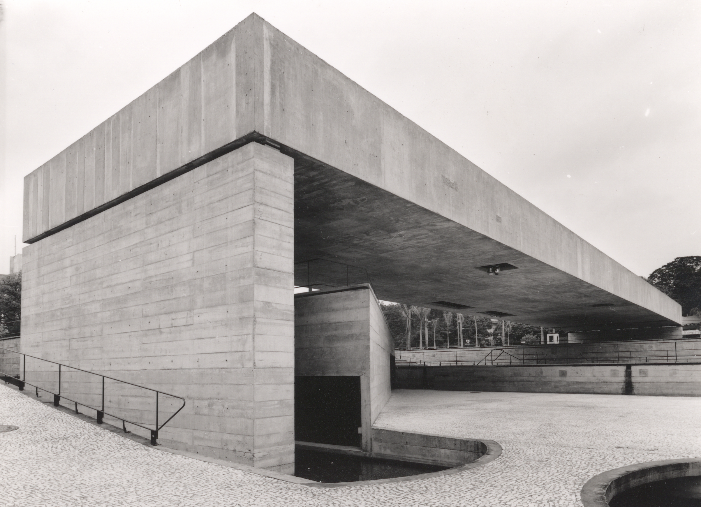 【希少】 2G ／ N.45 Paulo Mendez da Rocha Retrospective: Paulo Mendes da Rocha - The Architectural Review